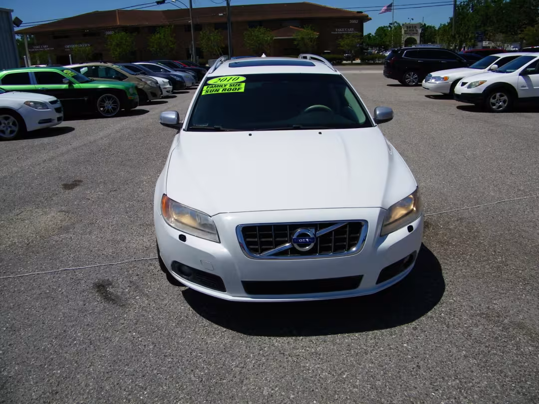 2010 Volvo V70 - YV1982BW5A1119584 - Image #1