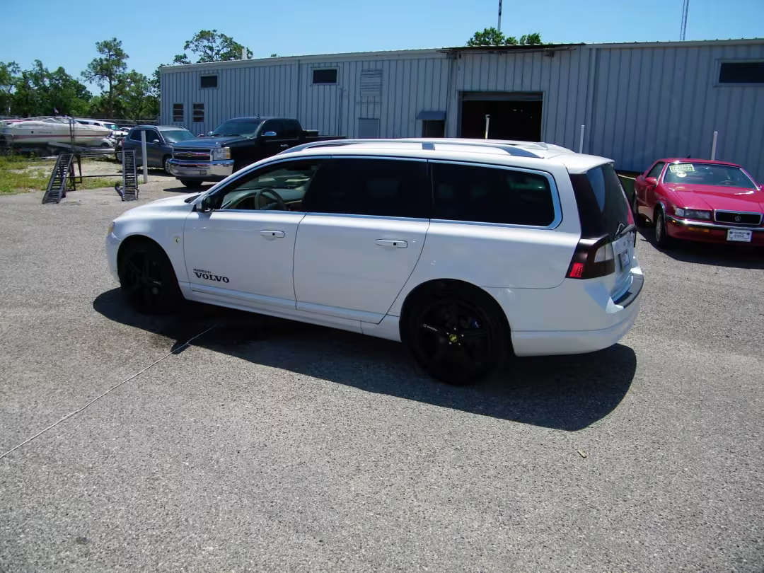 2010 Volvo V70 - YV1982BW5A1119584 - Image #3