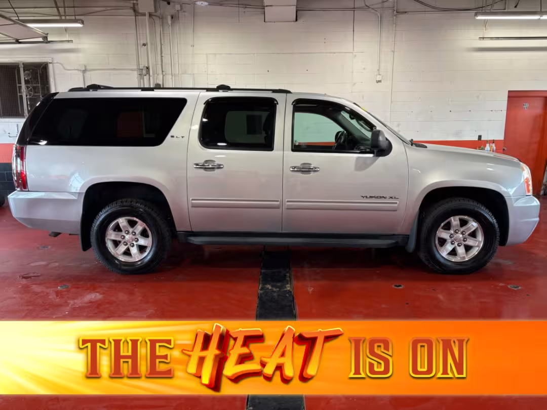 2011 GMC Yukon XL 1500 - 1GKS2LE37BR240981 - Image #1