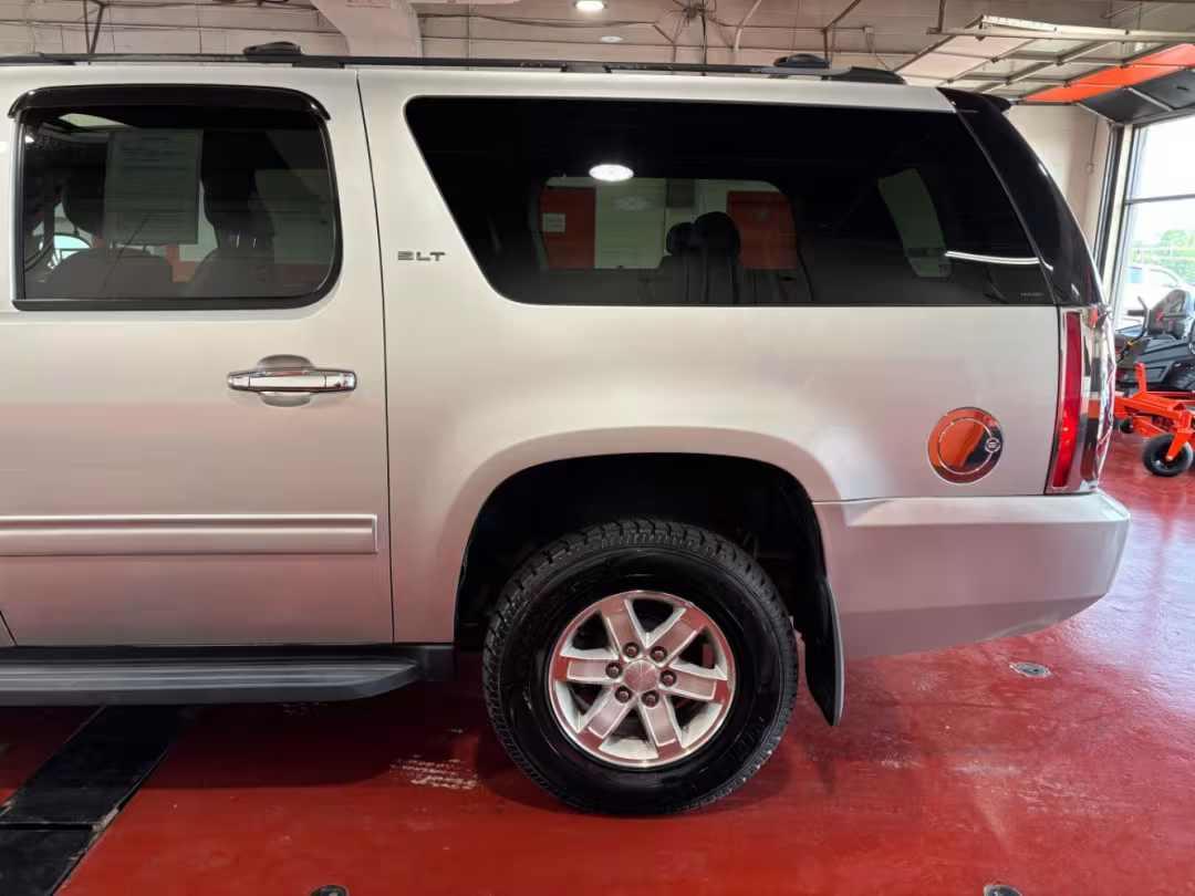 2011 GMC Yukon XL 1500 - 1GKS2LE37BR240981 - Image #10