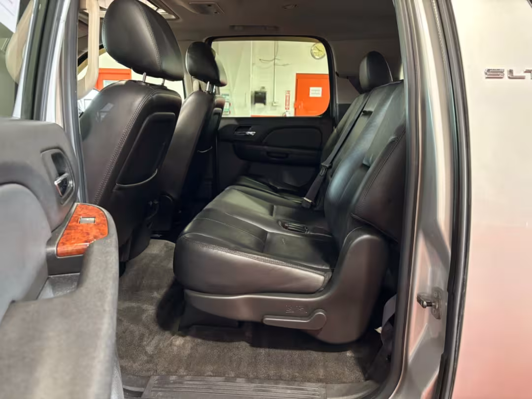 2011 GMC Yukon XL 1500 - 1GKS2LE37BR240981 - Image #14