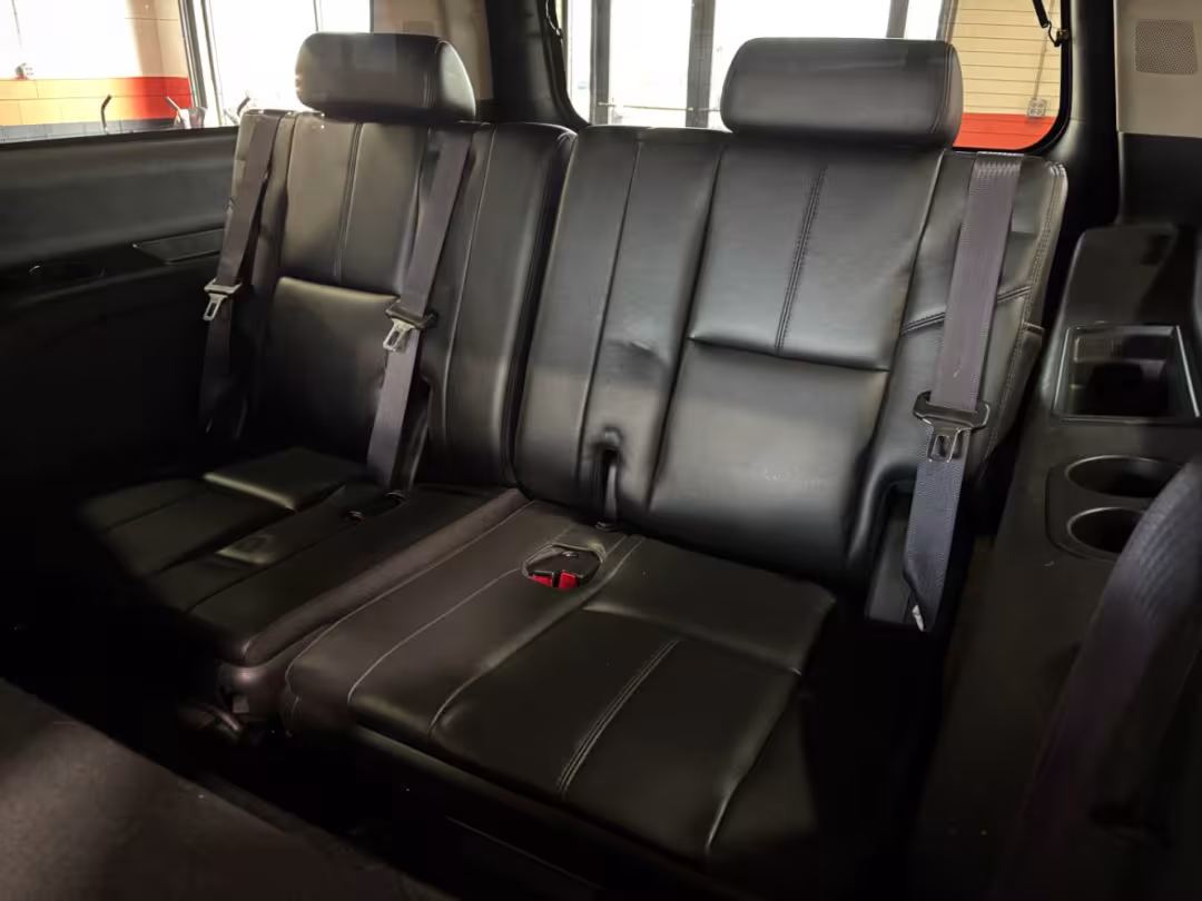 2011 GMC Yukon XL 1500 - 1GKS2LE37BR240981 - Image #16