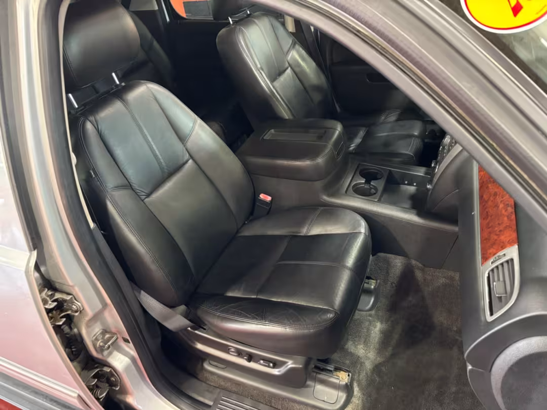 2011 GMC Yukon XL 1500 - 1GKS2LE37BR240981 - Image #20