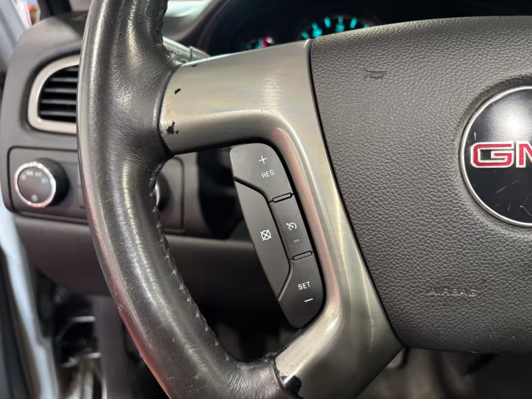2011 GMC Yukon XL 1500 - 1GKS2LE37BR240981 - Image #24
