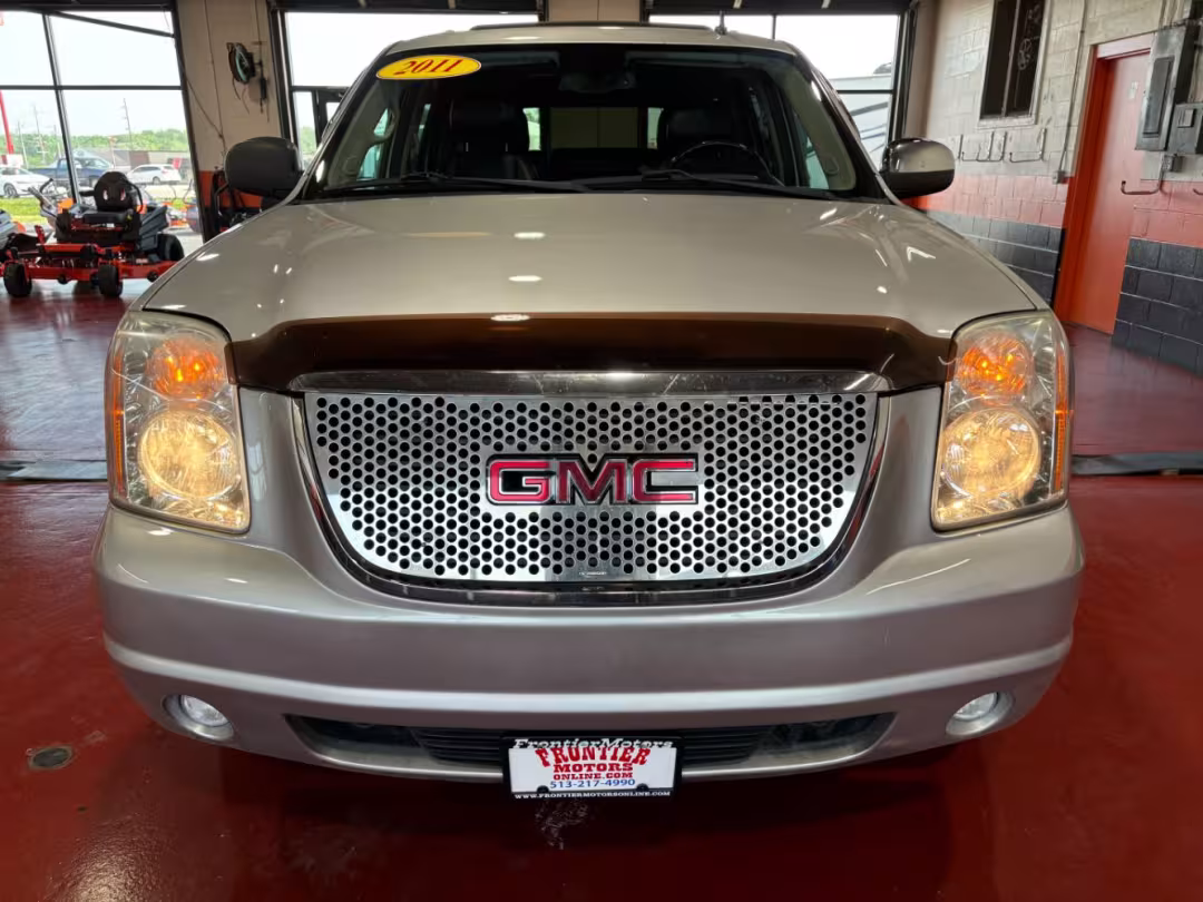 2011 GMC Yukon XL 1500 - 1GKS2LE37BR240981 - Image #3