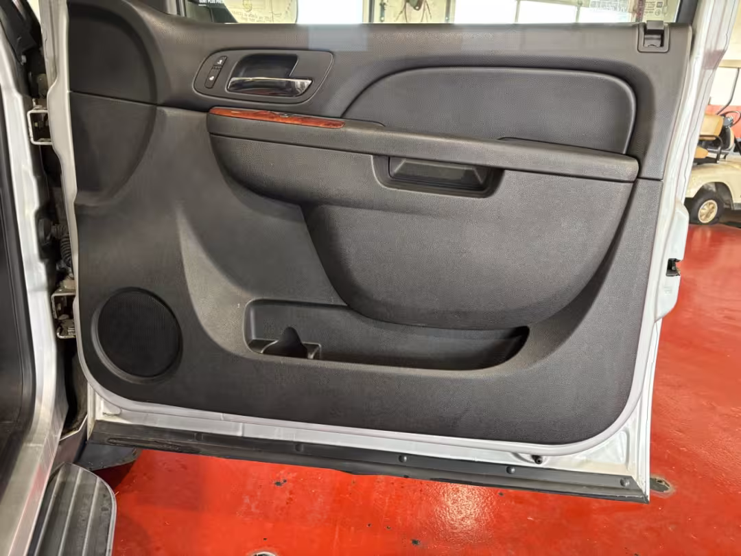 2011 GMC Yukon XL 1500 - 1GKS2LE37BR240981 - Image #36
