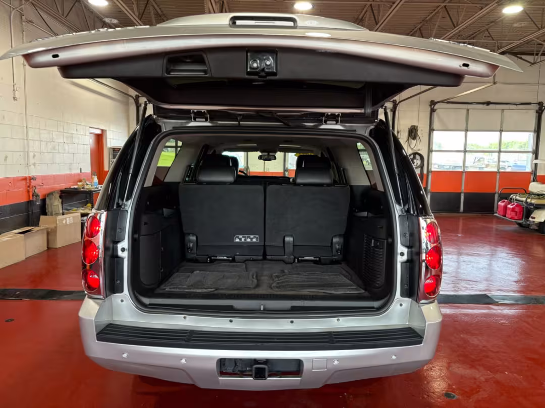 2011 GMC Yukon XL 1500 - 1GKS2LE37BR240981 - Image #37