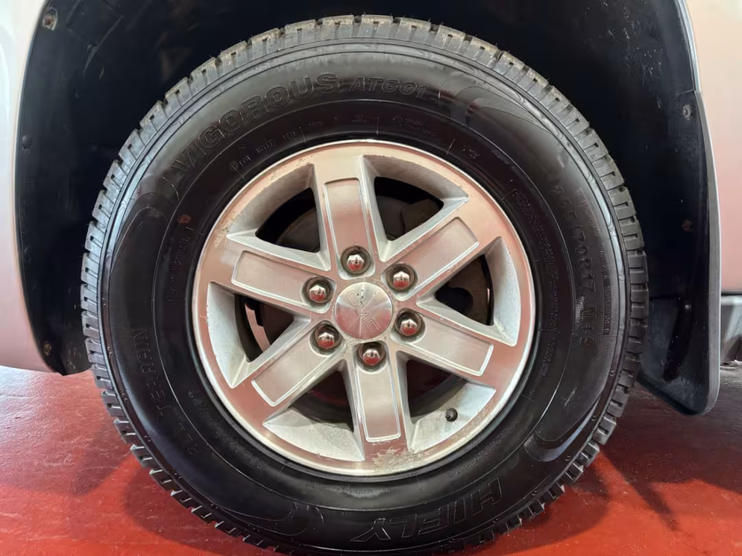 2011 GMC Yukon XL 1500 - 1GKS2LE37BR240981 - Image #40