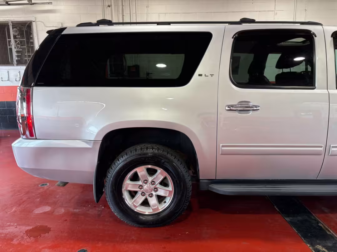 2011 GMC Yukon XL 1500 - 1GKS2LE37BR240981 - Image #6