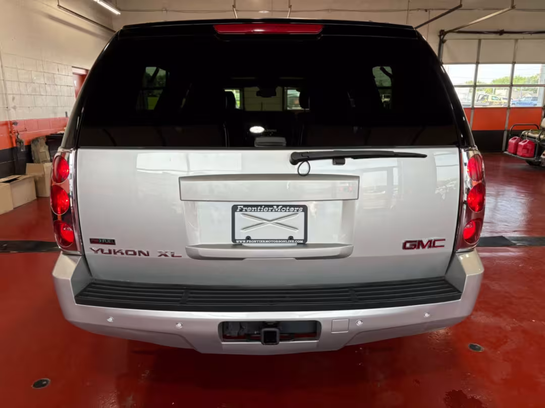 2011 GMC Yukon XL 1500 - 1GKS2LE37BR240981 - Image #8