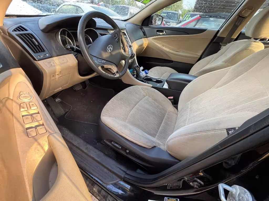 2011 Hyundai Sonata - 5NPEB4AC2BH101868 - Image #1