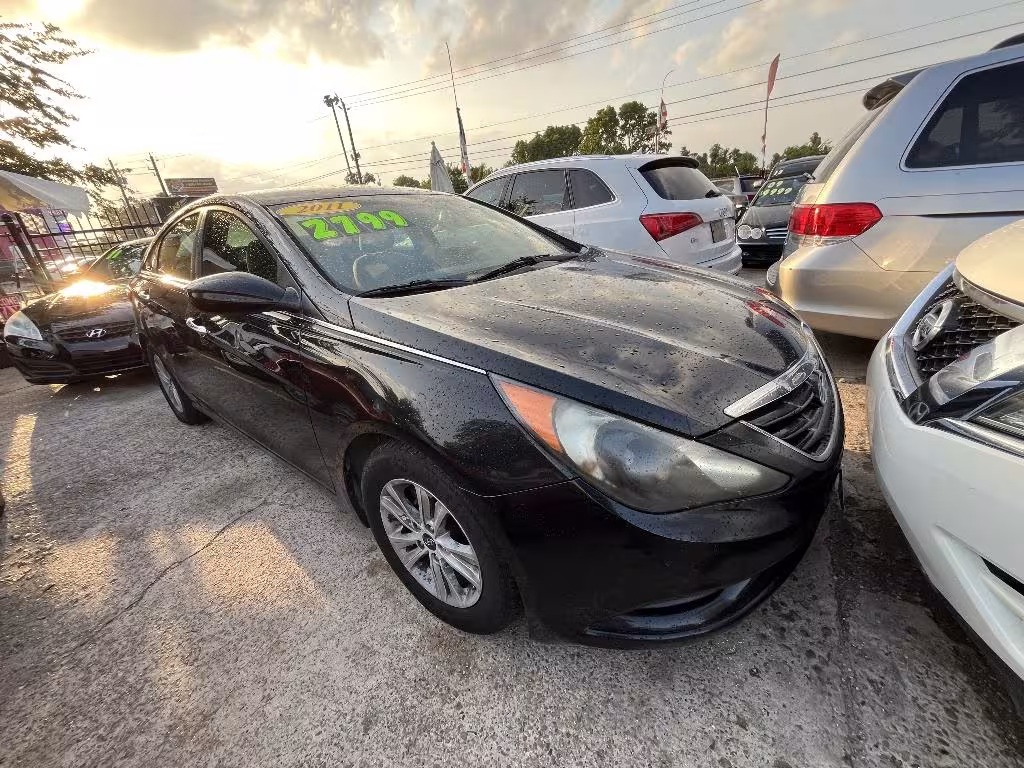 2011 Hyundai Sonata - 5NPEB4AC2BH101868 - Image #4