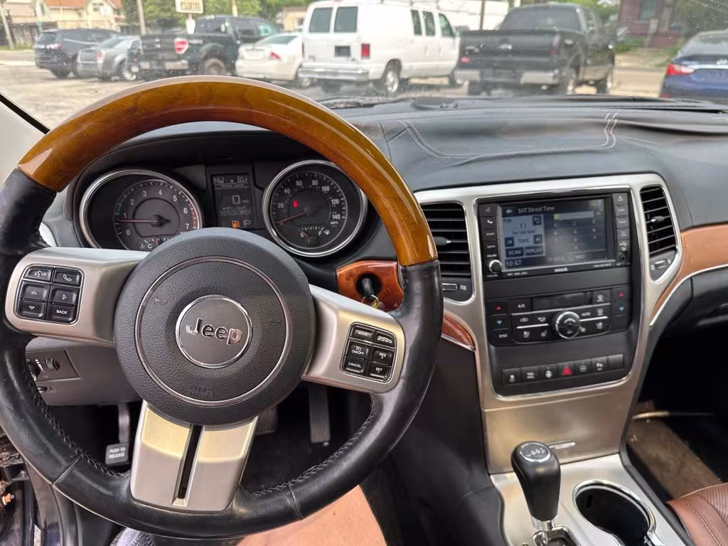 2011 Jeep Grand Cherokee - 1J4RR6GT9BC661053 - Image #10