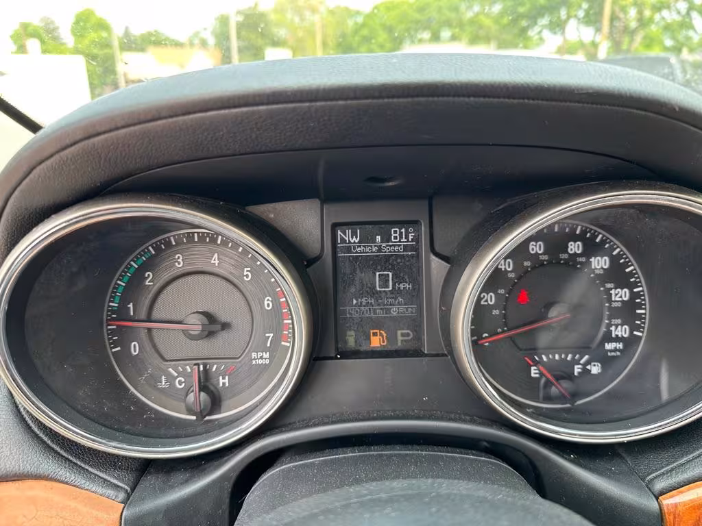 2011 Jeep Grand Cherokee - 1J4RR6GT9BC661053 - Image #11