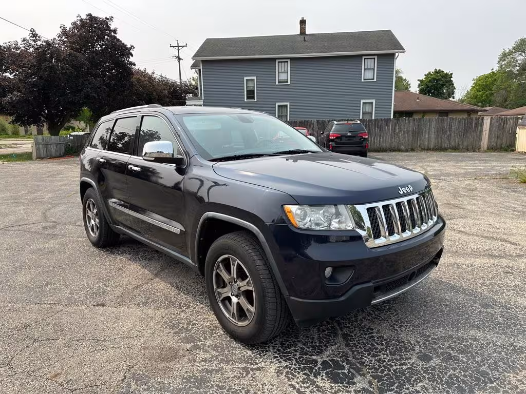 2011 Jeep Grand Cherokee - 1J4RR6GT9BC661053 - Image #2