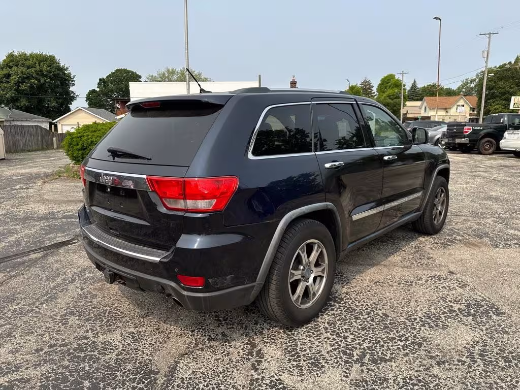 2011 Jeep Grand Cherokee - 1J4RR6GT9BC661053 - Image #3