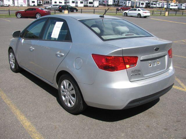 2011 Kia Forte - KNAFU4A20B5465757 - Image #3