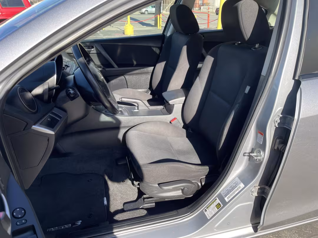 2011 Mazda MAZDA3 - JM1BL1VG1B1420326 - Image #10
