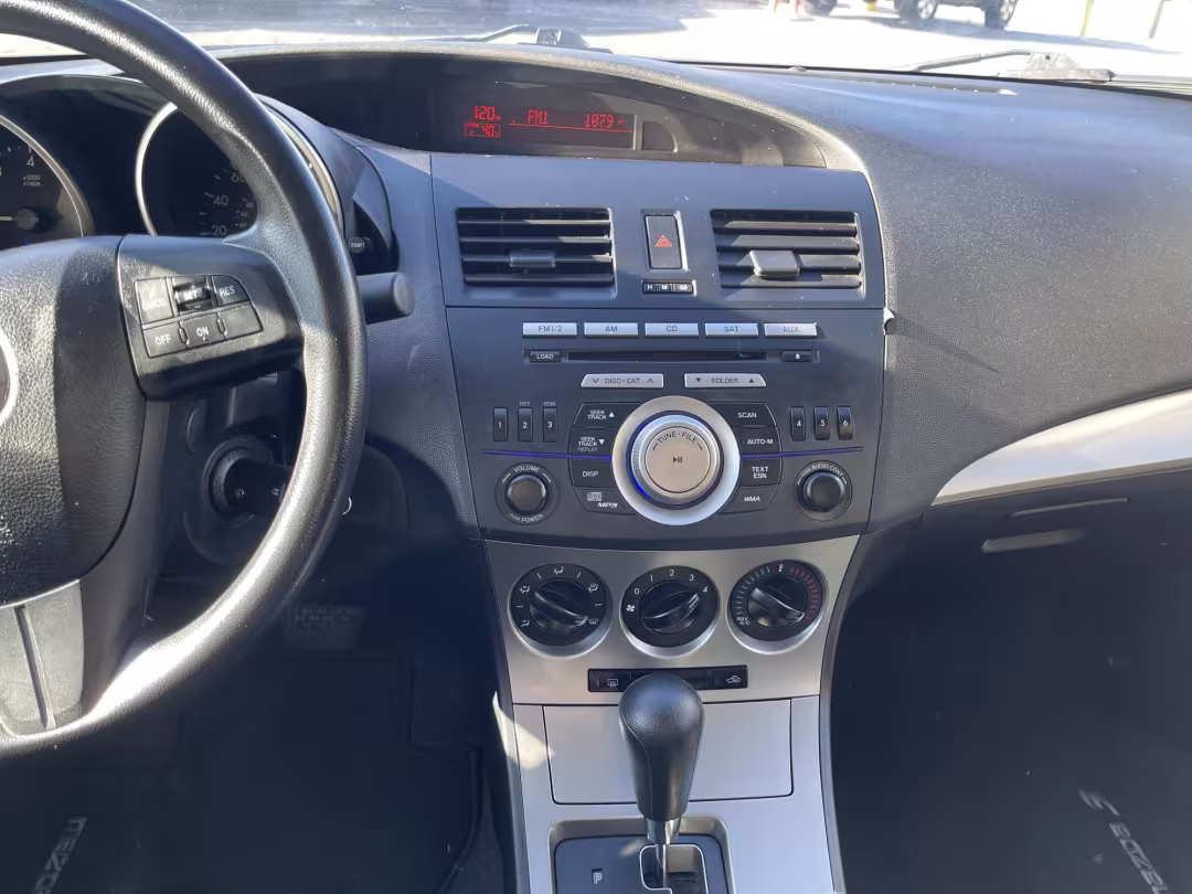 2011 Mazda MAZDA3 - JM1BL1VG1B1420326 - Image #14