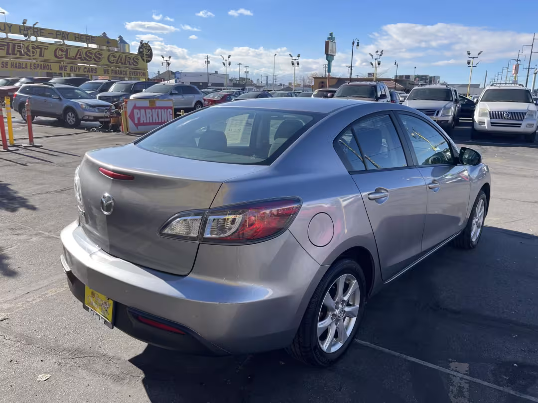 2011 Mazda MAZDA3 - JM1BL1VG1B1420326 - Image #4