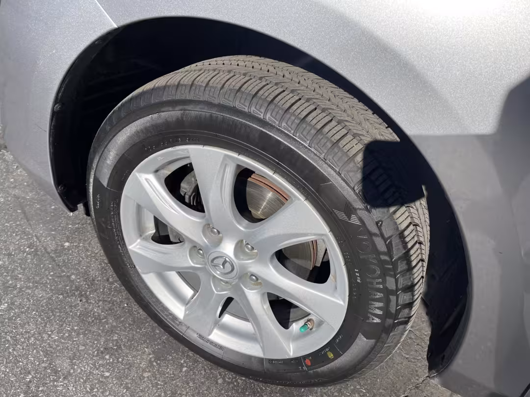 2011 Mazda MAZDA3 - JM1BL1VG1B1420326 - Image #9