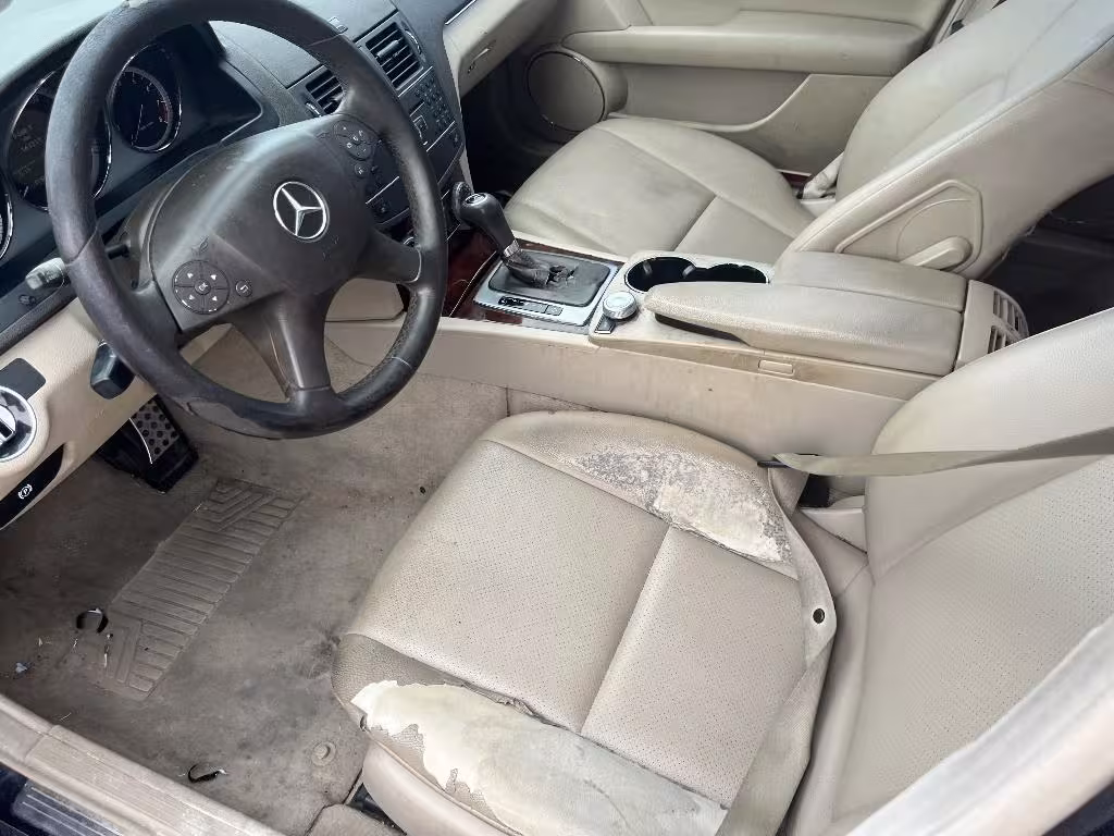 2011 Mercedes-Benz C-Class - WDDGF5EB3BR162262 - Image #4