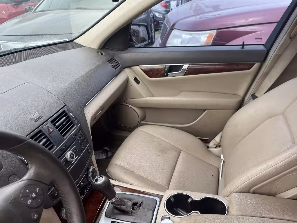 2011 Mercedes-Benz C-Class - WDDGF5EB3BR162262 - Image #7