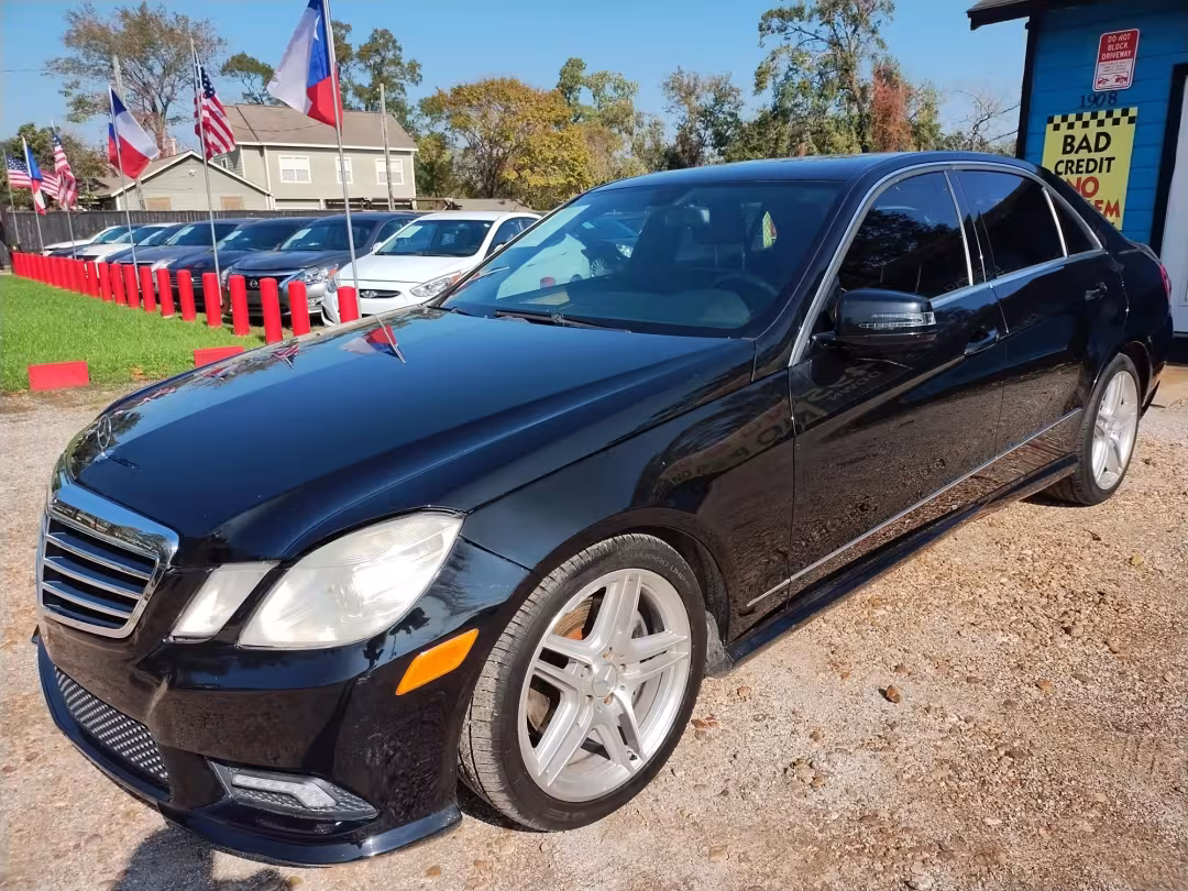 2011 Mercedes-Benz E-Class - WDDHF5GB1BA401209 - Image #2