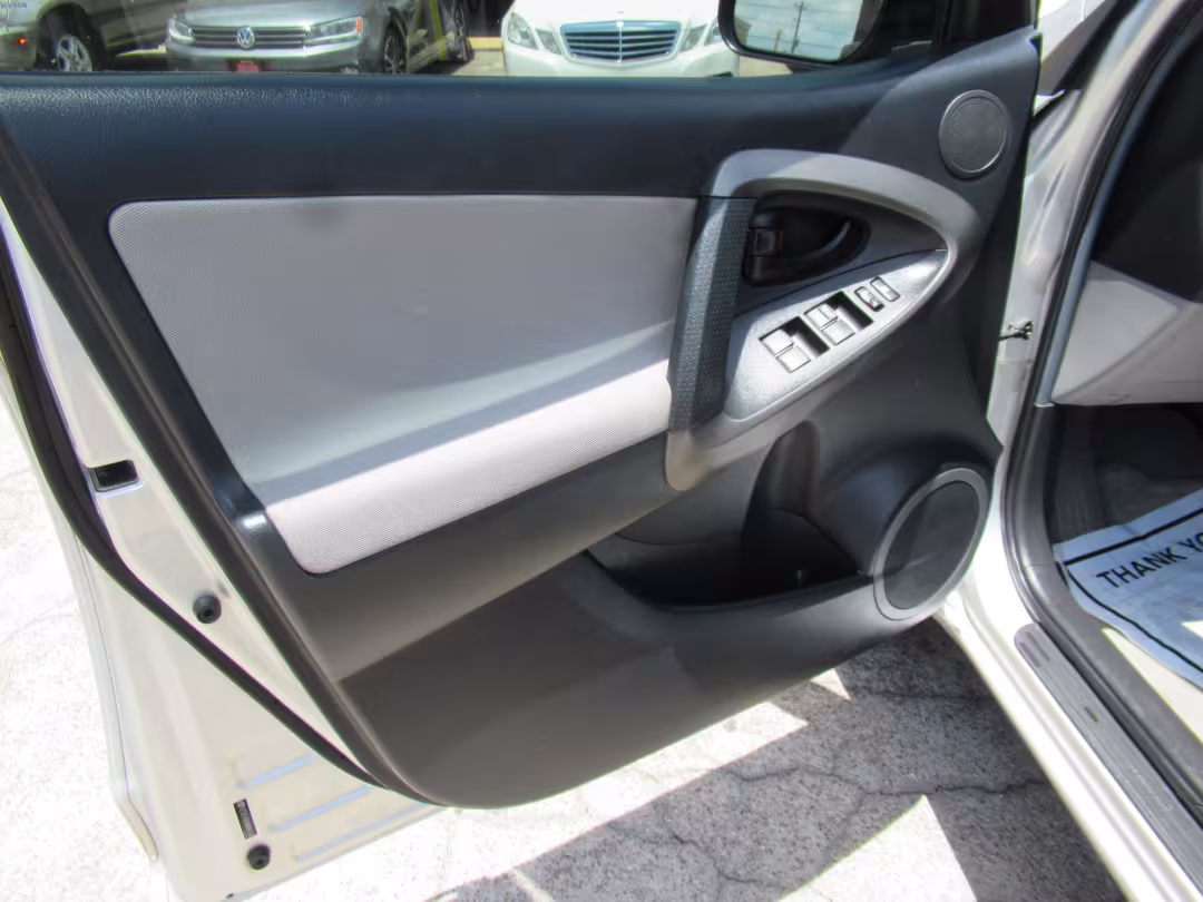 2011 Toyota RAV4 - 2T3ZF4DVXBW094146 - Image #6