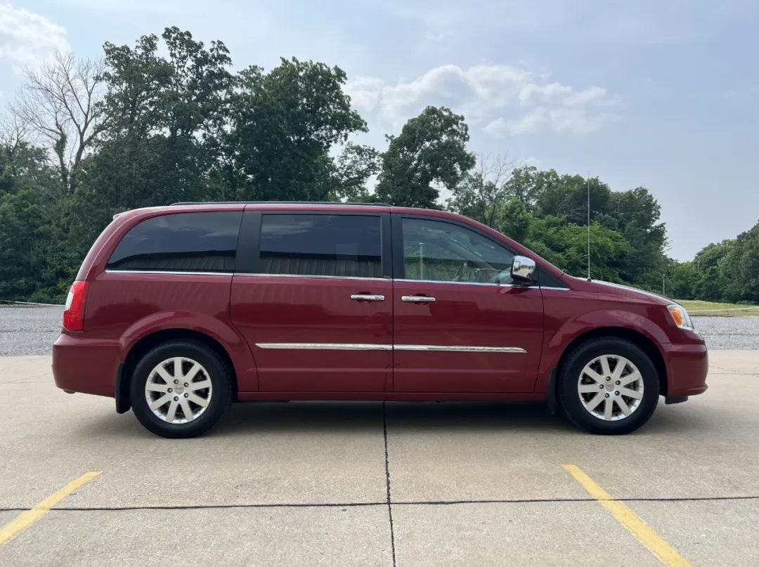2012 Chrysler Town & Country - 2C4RC1CG1CR413486 - Image #11