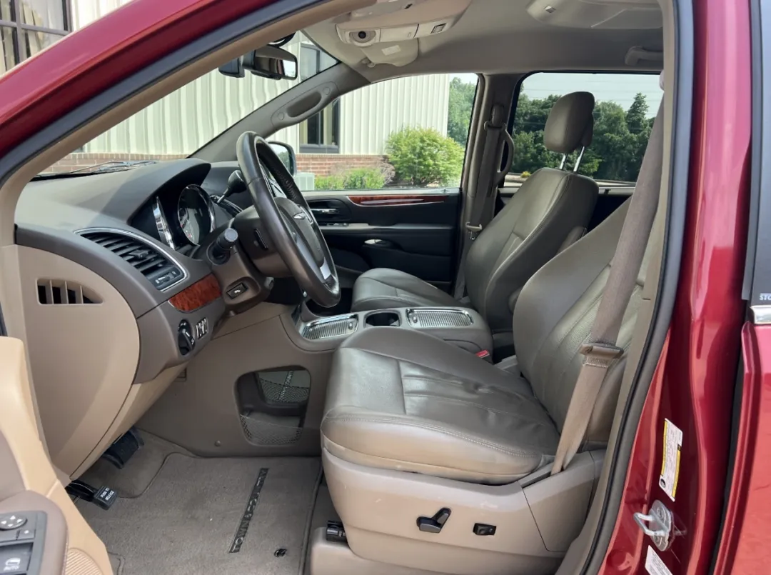 2012 Chrysler Town & Country - 2C4RC1CG1CR413486 - Image #17