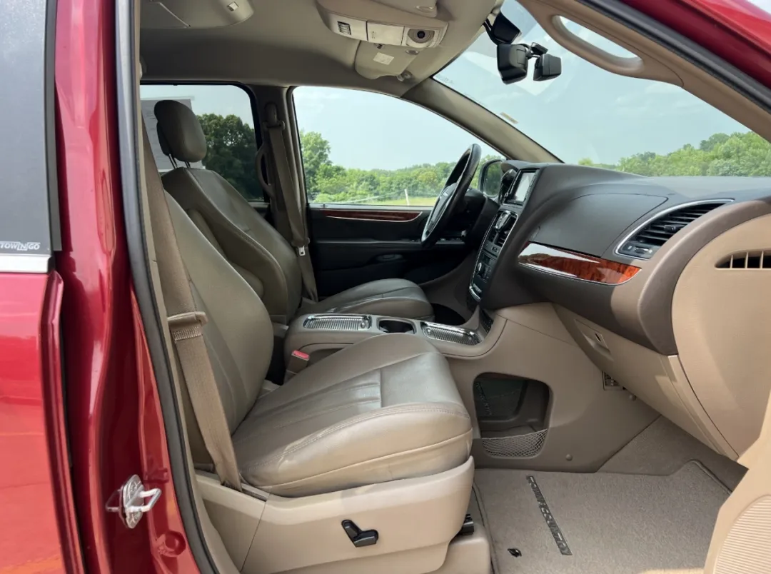 2012 Chrysler Town & Country - 2C4RC1CG1CR413486 - Image #19