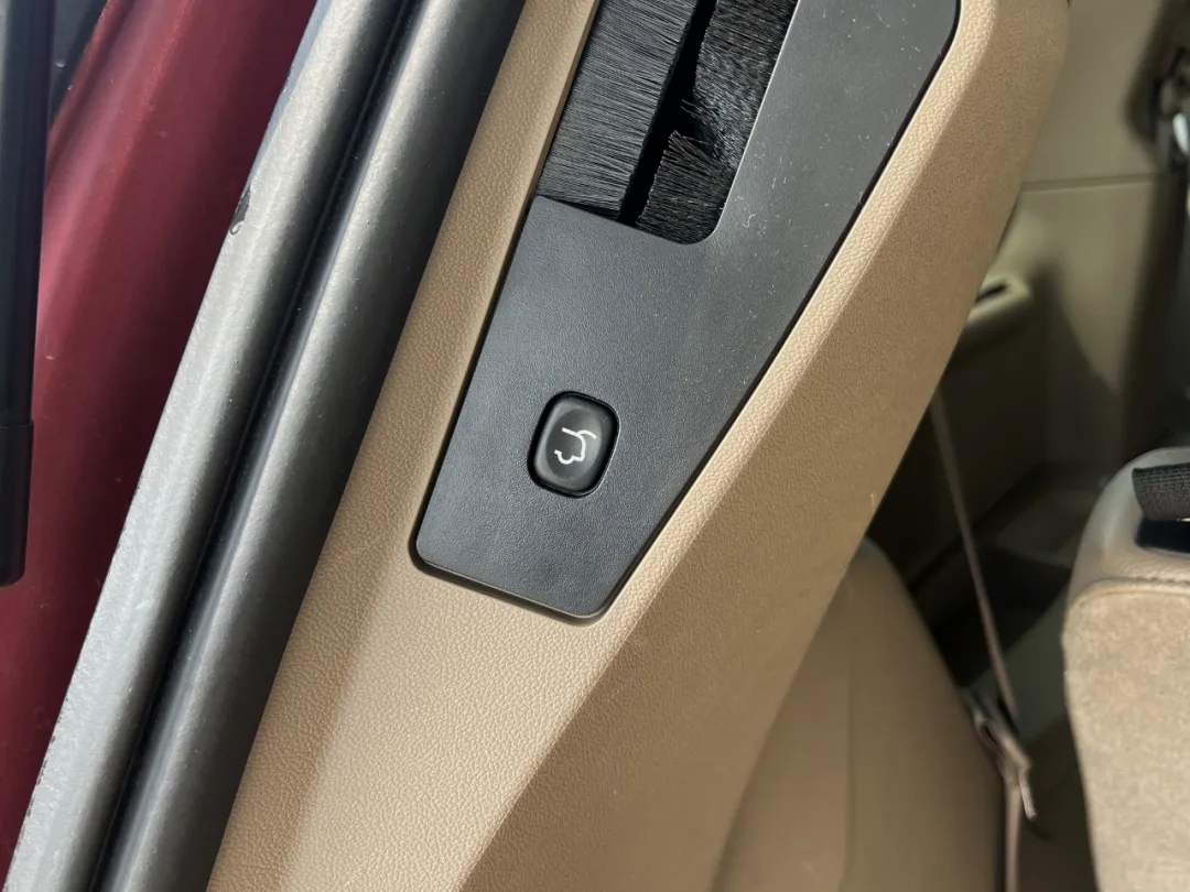 2012 Chrysler Town & Country - 2C4RC1CG1CR413486 - Image #25