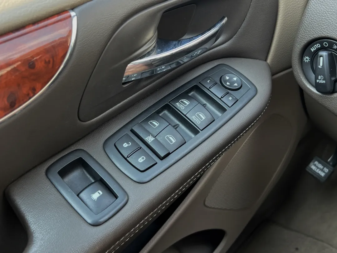 2012 Chrysler Town & Country - 2C4RC1CG1CR413486 - Image #31