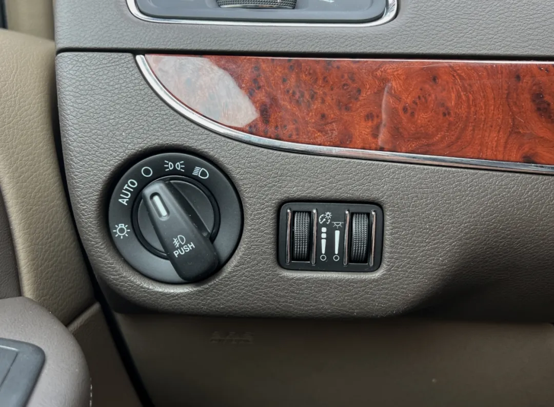 2012 Chrysler Town & Country - 2C4RC1CG1CR413486 - Image #32