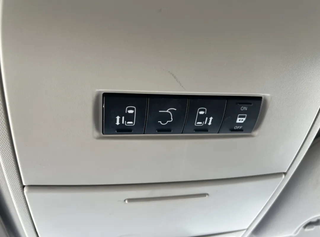 2012 Chrysler Town & Country - 2C4RC1CG1CR413486 - Image #34