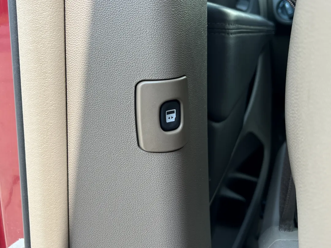 2012 Chrysler Town & Country - 2C4RC1CG1CR413486 - Image #35