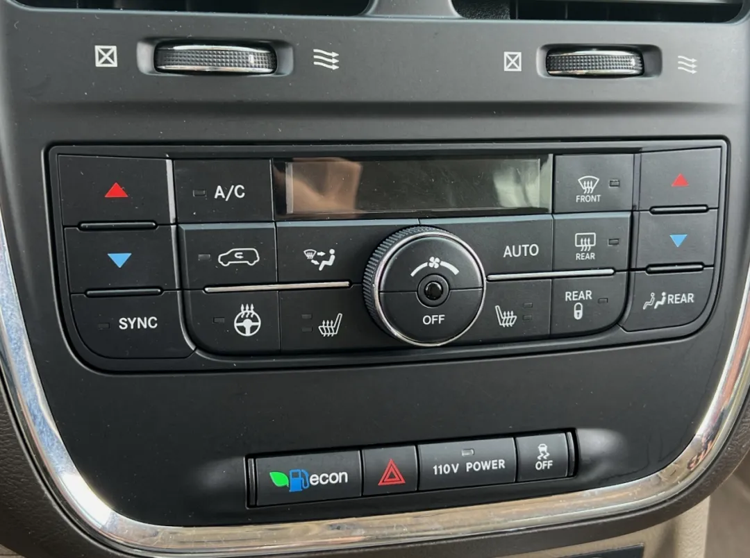 2012 Chrysler Town & Country - 2C4RC1CG1CR413486 - Image #5