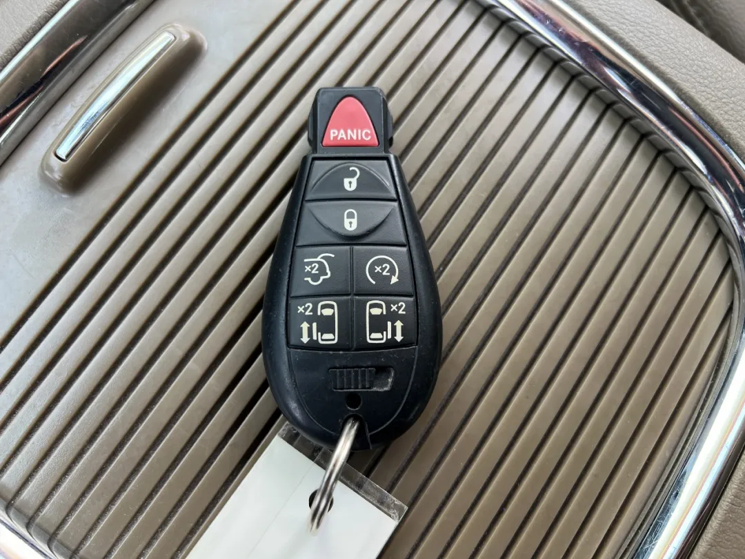 2012 Chrysler Town & Country - 2C4RC1CG1CR413486 - Image #8