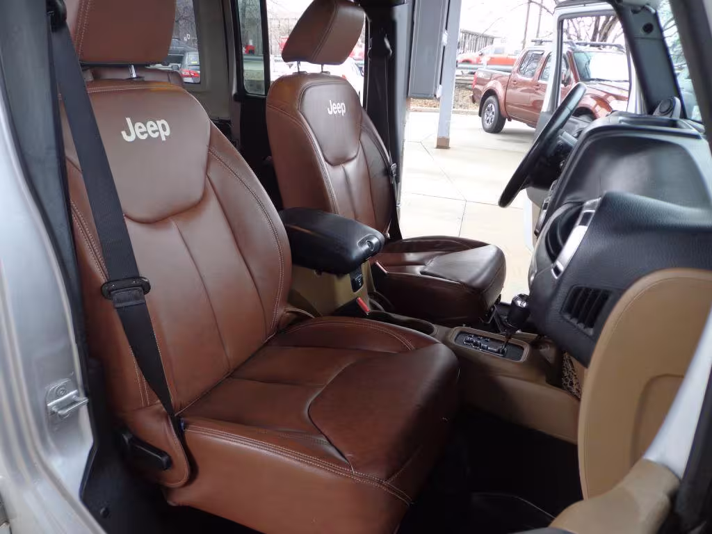 2012 Jeep Wrangler - 1C4HJWEG2CL130194 - Image #12