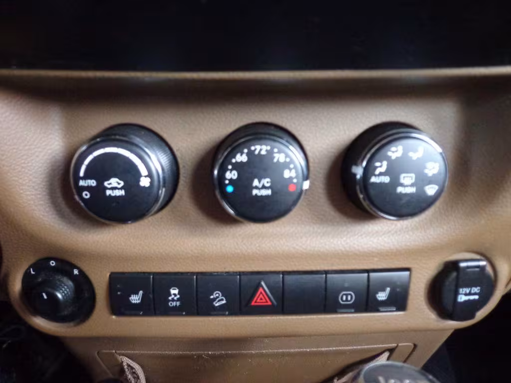 2012 Jeep Wrangler - 1C4HJWEG2CL130194 - Image #17