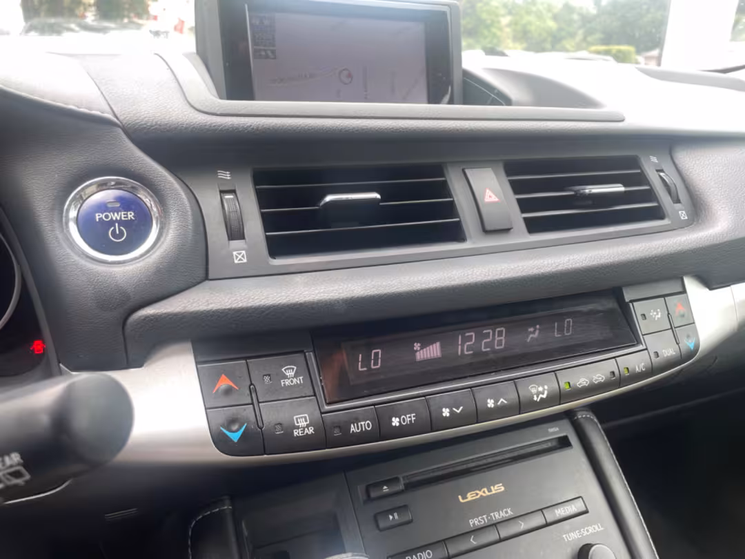 2013 Lexus CT 200h - JTHKD5BH3D2157267 - Image #17
