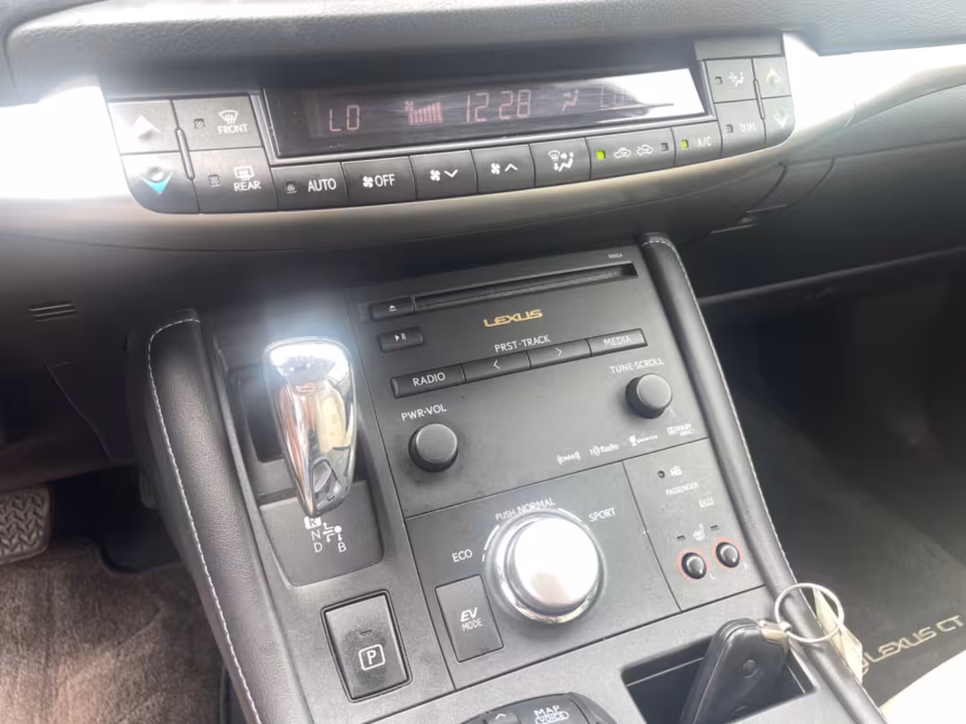 2013 Lexus CT 200h - JTHKD5BH3D2157267 - Image #18