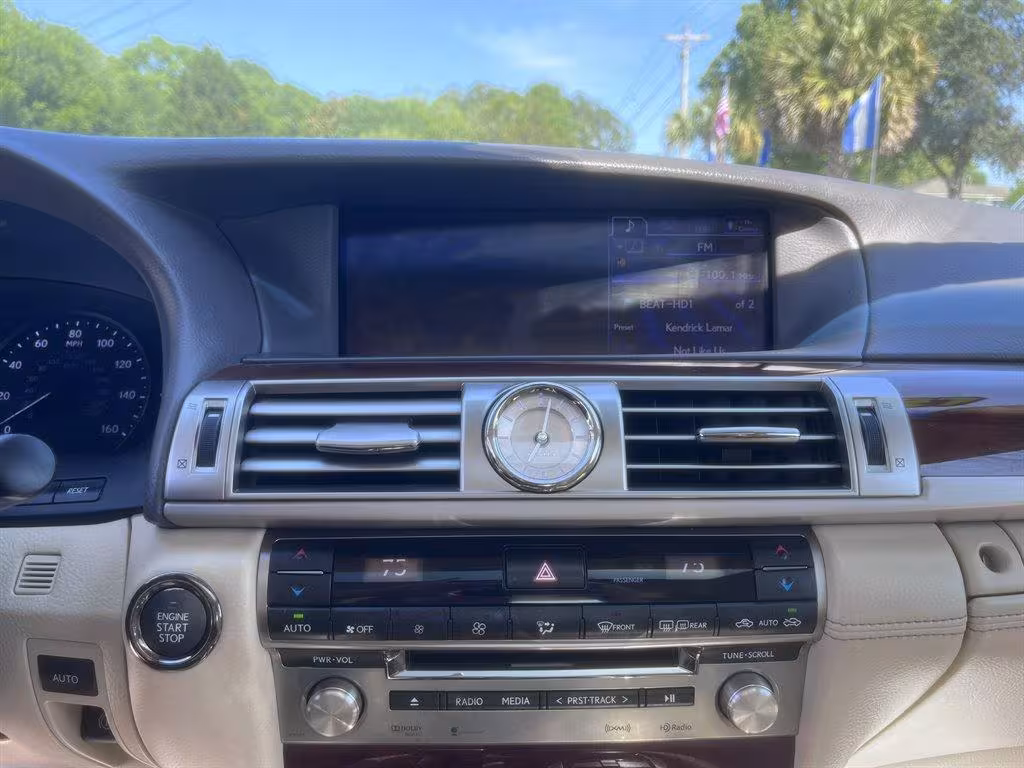 2013 Lexus LS 460 - JTHBL5EF9D5116251 - Image #14