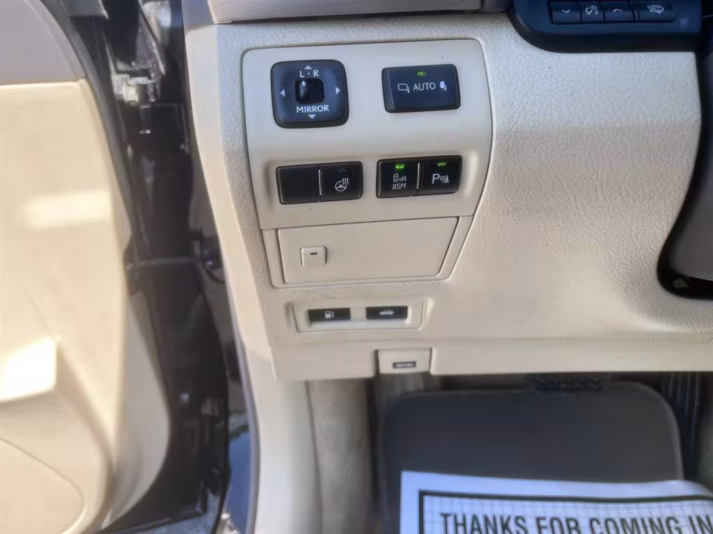 2013 Lexus LS 460 - JTHBL5EF9D5116251 - Image #21