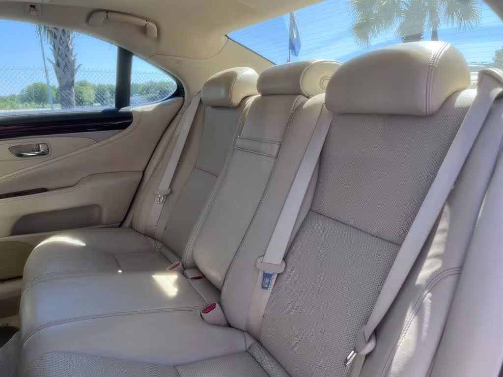 2013 Lexus LS 460 - JTHBL5EF9D5116251 - Image #27