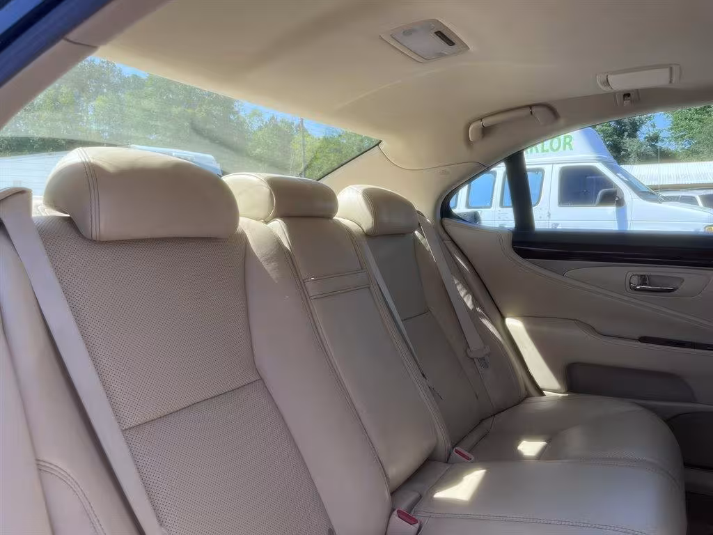 2013 Lexus LS 460 - JTHBL5EF9D5116251 - Image #29