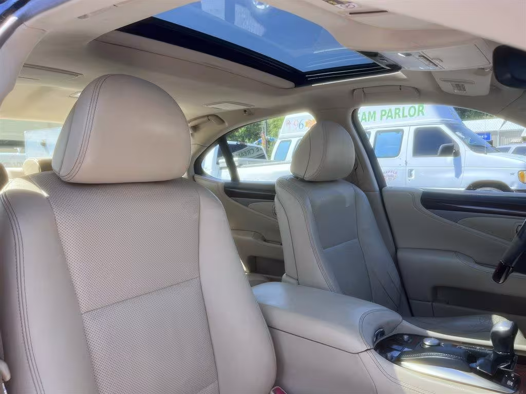 2013 Lexus LS 460 - JTHBL5EF9D5116251 - Image #32