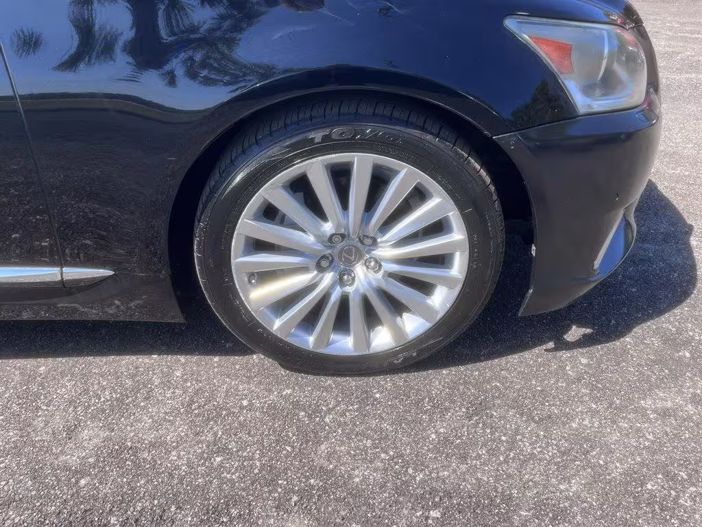 2013 Lexus LS 460 - JTHBL5EF9D5116251 - Image #35