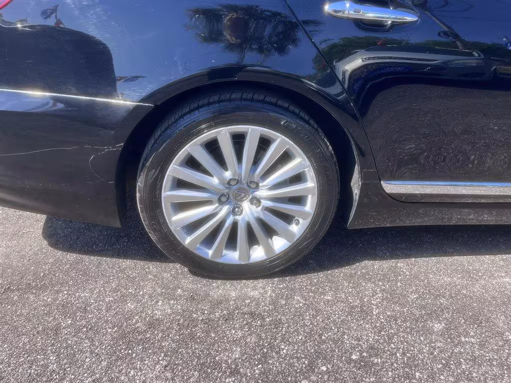 2013 Lexus LS 460 - JTHBL5EF9D5116251 - Image #36